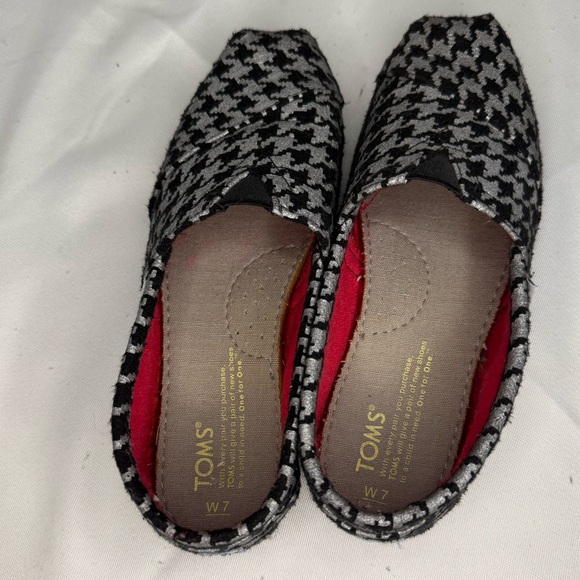 TOMS women’s Houndstooth Slip-On Shoes - Black and Silver - Picture 3 of 6
